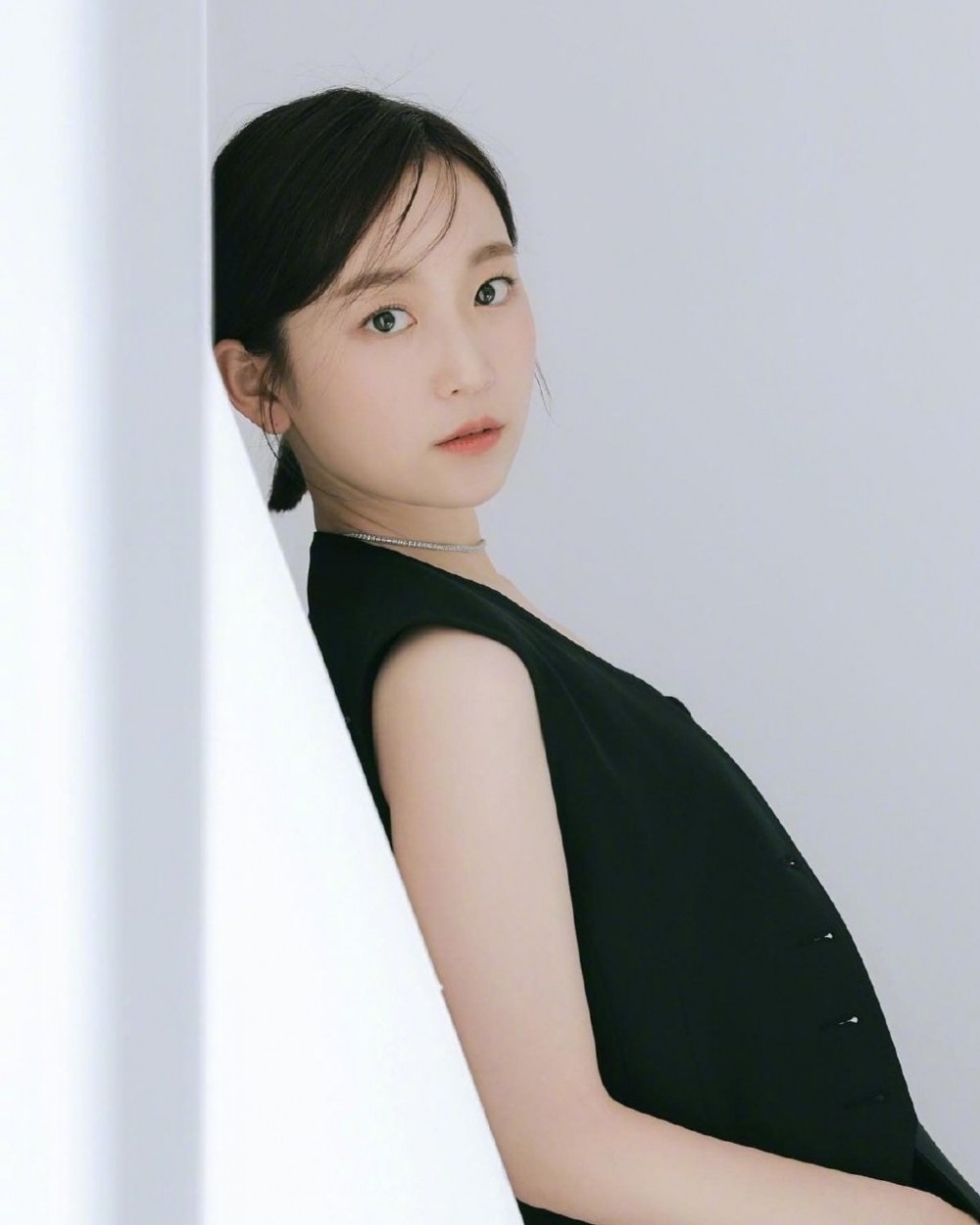 金瑟琪|金瑟琪最新简历照！「鬼灵精怪」变身气质淑女