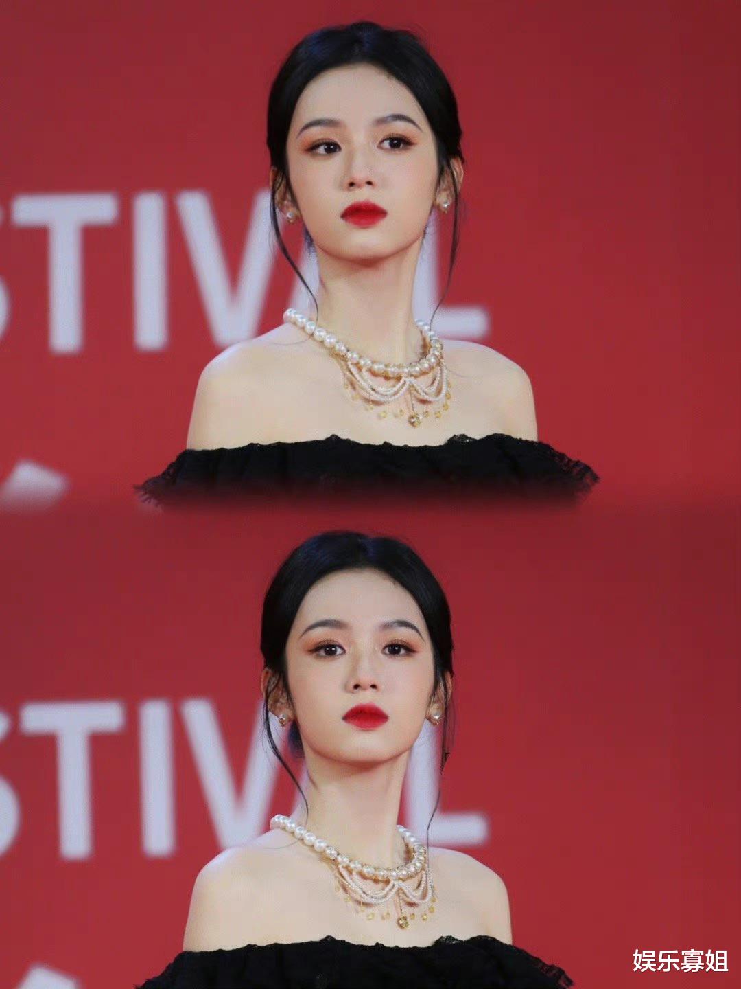 国际电影节|周也出席丝绸之路国际电影节，生图状态好极了，真正的骨相美人
