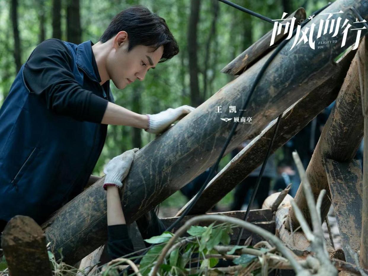 向风而行|《向风而行》热播,胡夏献唱《念风及你》,歌声飞向辽阔的天际