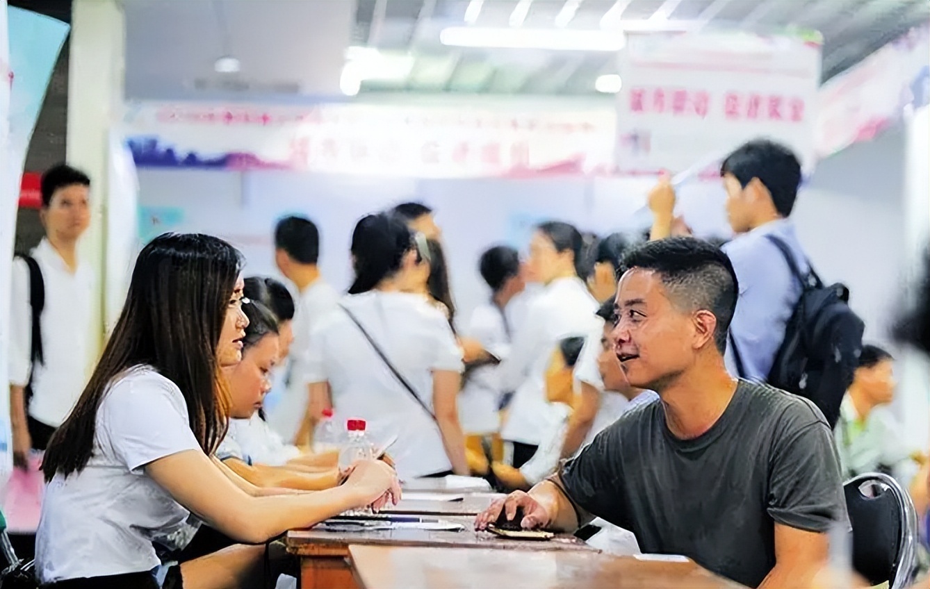 求职|“你家钱多吗?”大学生面试北京某航天院所,被HR一番话劝退