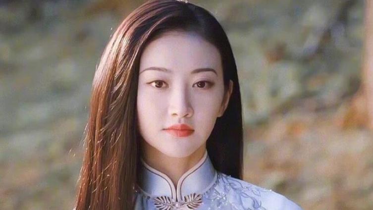 野蛮生长|双眼无神，台词硬挤？《风吹半夏》男一号，把“资源咖”玩出名堂