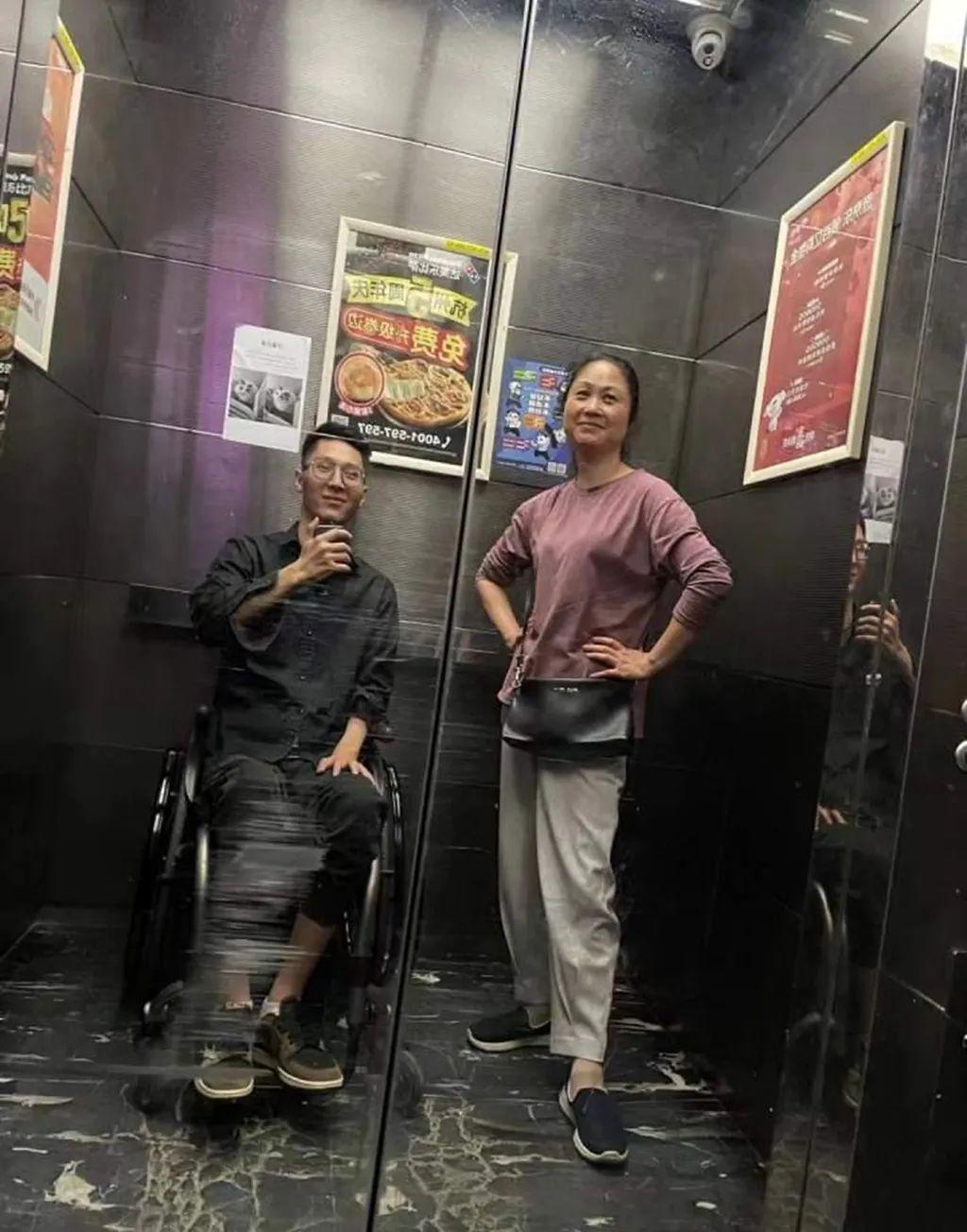 椒江90后的年轻人,在后座睡着了,醒来的时候,已经躺在了医院里