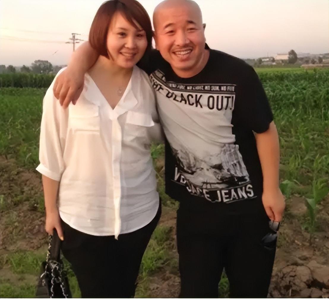 王小利|王小利：与相伴7年的发妻离婚后，转身娶小11岁李琳，他怎样了