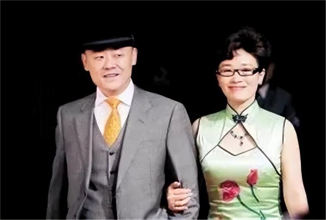 周立波|温州女富豪胡洁：前夫由司机变巨贪，再婚嫁给喜剧演员周立波