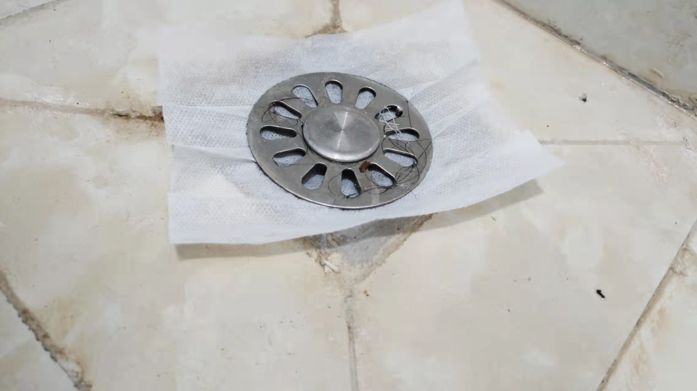 才发现,拖把上放一个口罩居然这么实用,以前真是“小瞧”它了