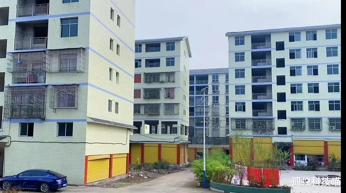 |镇上的房子最低3万一套,现在甩都甩不掉,彻底没希望了!