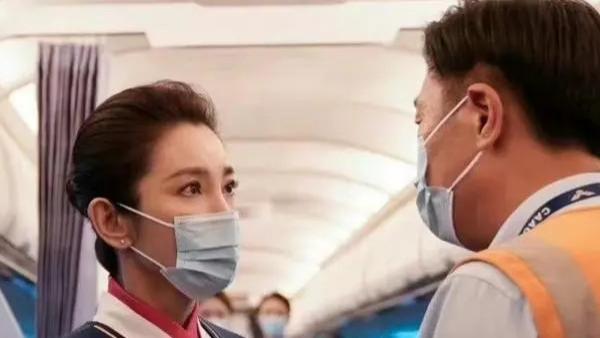 甄子丹|国庆票房“大冤种”，《万里归途》成赢家，甄子丹新片亏损超1亿