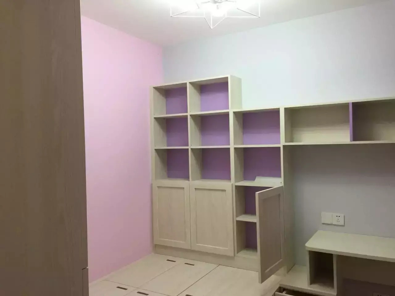 78平现代两居室,硬在主卧给媳妇挤出一个衣帽间,温馨又实用