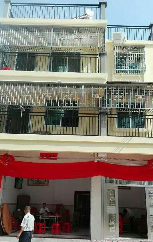 回农村老家参加发小的婚礼,看了他的婚房,我心里感慨万千!