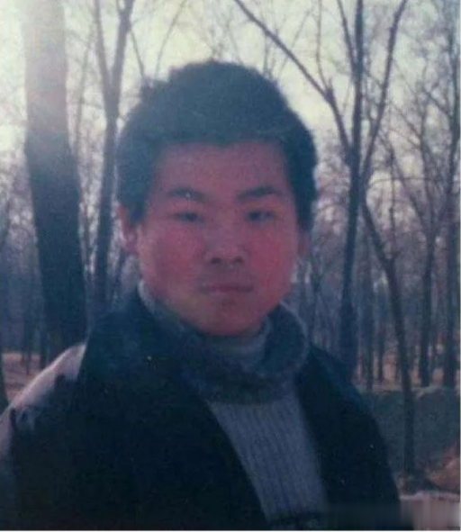 岳云鹏|3次失误还能6登春晚,主持4次笑场也受欢迎,为何大家都爱岳云鹏