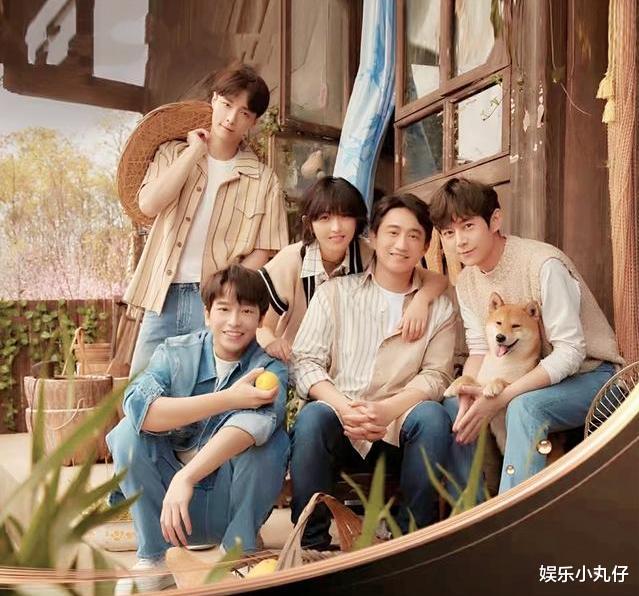 张艺兴|向往的生活私下聚餐，何炅给张艺兴按摩，却缺席一人引网友热议