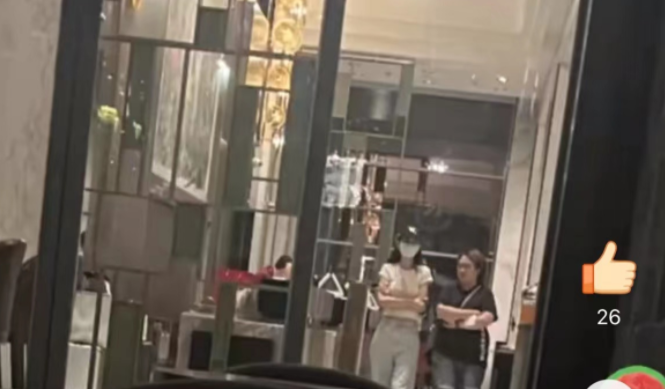 Angelababy|前公婆带孙子与baby相见，“小海绵”两腿盘着妈妈腰，星二代不易