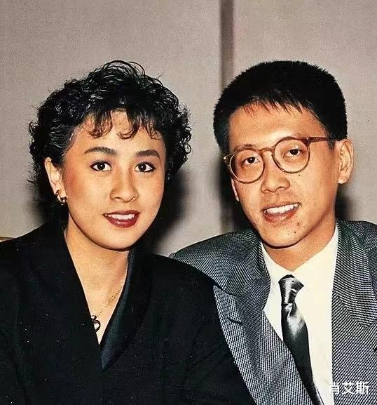 赵丽颖|李嘉欣低调富豪公公:拥有百套豪宅与李嘉诚为邻,却独宠妻子一生