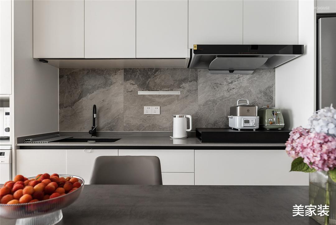 魔都自在一人居,一房改小两房,拥有独立衣帽间和私人咖啡吧