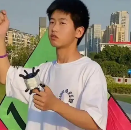 教练|孙悦陪孙卓去健身，二人身穿姐弟装惹人羡慕，孙卓教练也受到关注