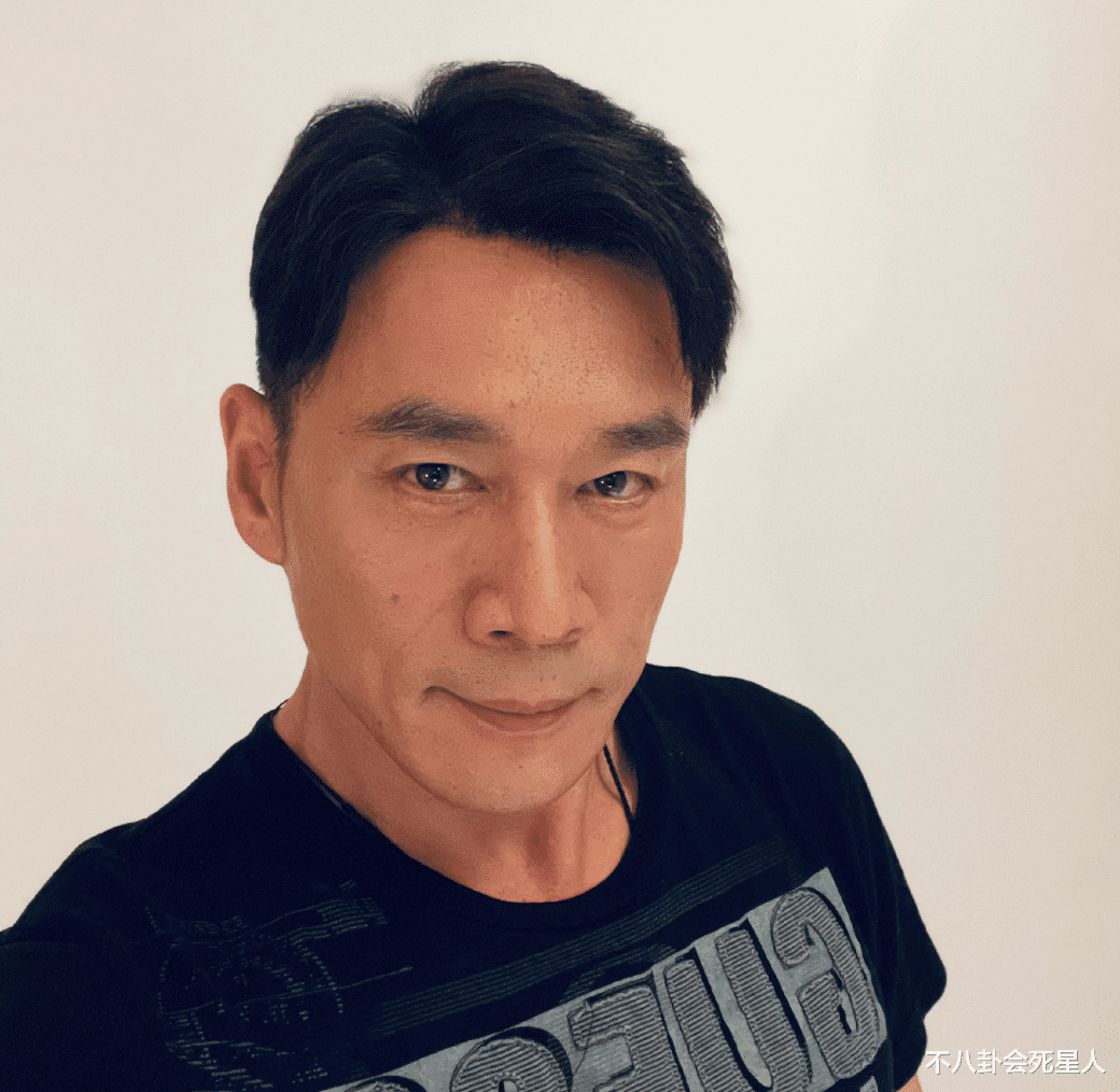 丁海峰|明星热衷割眼袋，有人立马年轻20岁，有人却僵到笑不出来