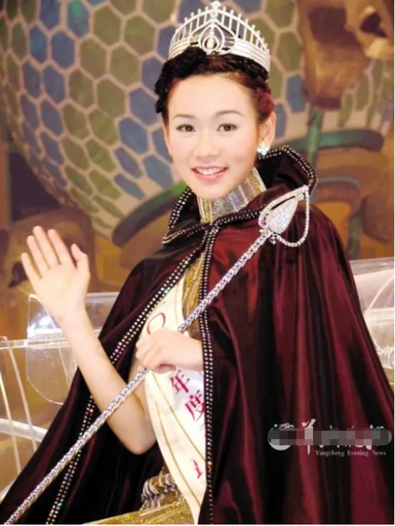 香港小姐|43岁过气港姐近况太反常！居广州做核酸穿羽绒服，在人群中成异类