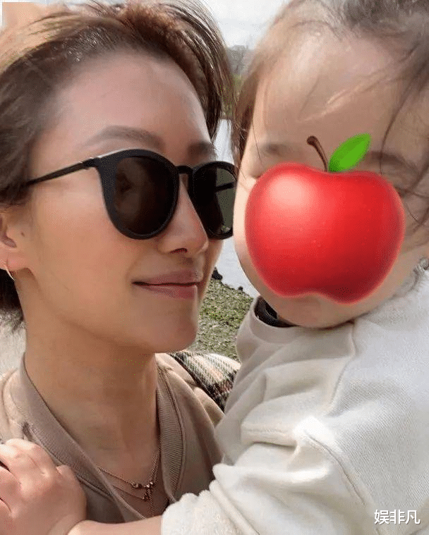 伍允龙|香港两位功夫男星相聚,大谈旧情,伍允龙更是深受创伤