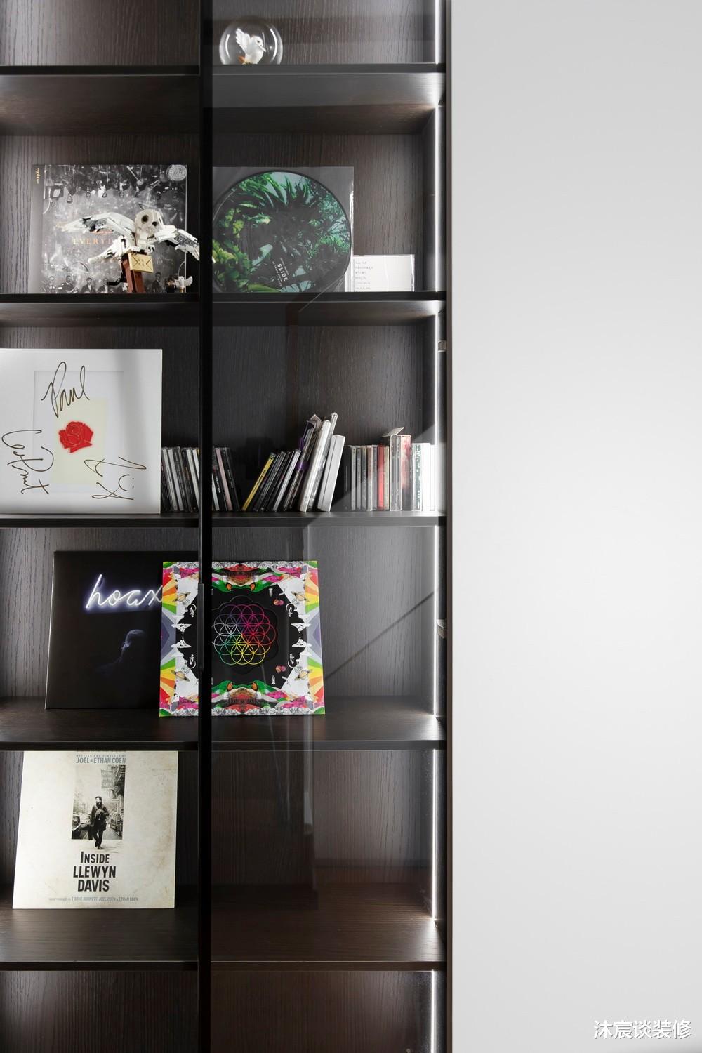 她家虽不大，但赢在简洁敞亮，温馨实用的空间住着很舒适，晒一晒