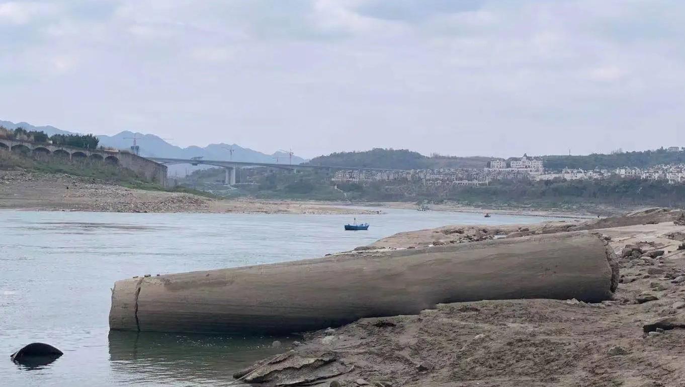 大爷|钓鱼时遇到“怪东西”,稻草编织的小船和纸糊小人,大爷:安魂船