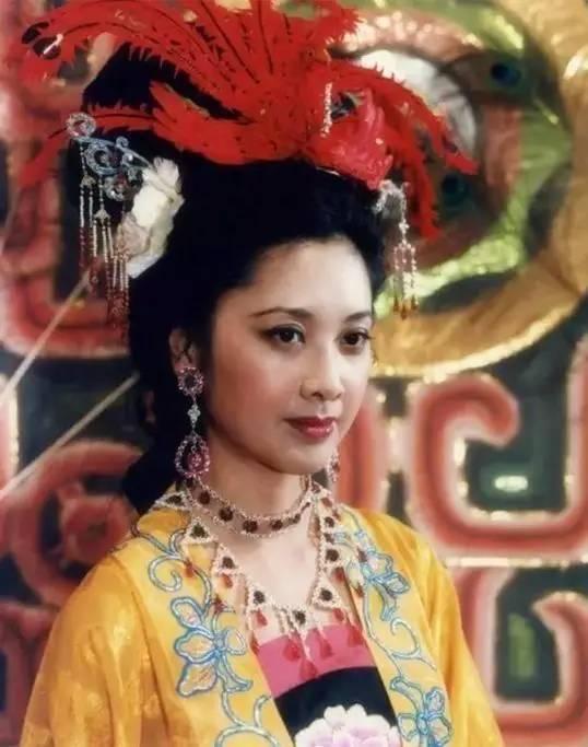 最美女儿国王，69岁仍单身，美如赵雅芝胜过刘晓庆，圣僧难动情