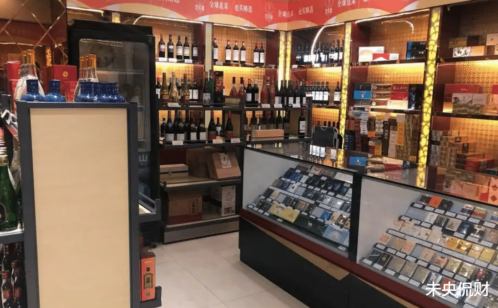 烟酒专卖店真赚钱?一天没几个顾客都不倒闭,老板道出真相