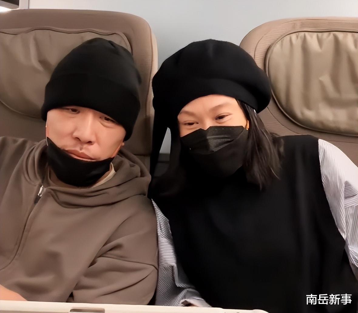 刘若英|53岁刘若英坐高铁看球赛，素面朝天皱纹增多，眼袋又重又黑还显老