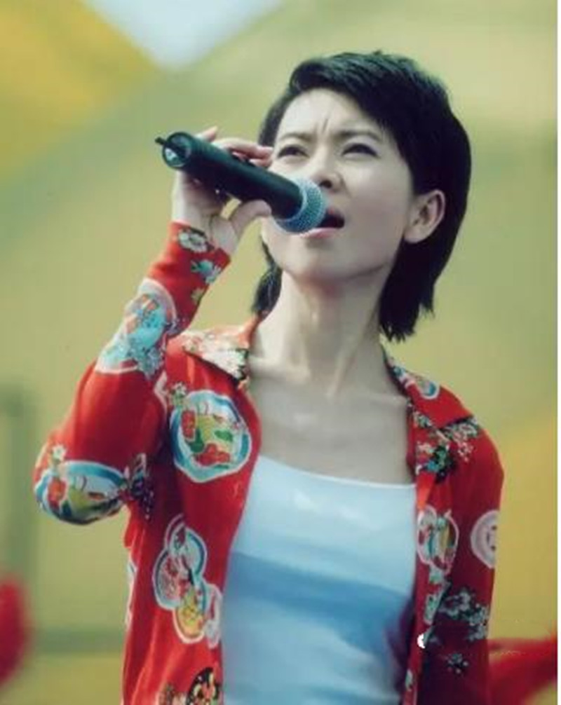 热刺|迎娶女星甘萍，退役后加盟体育局的名宿黎兵级别年薪如何？