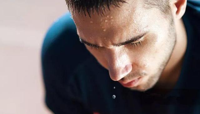 脾胃|为何有人动不动满身汗,有人很少冒汗?哪种更好?中医揭晓答案