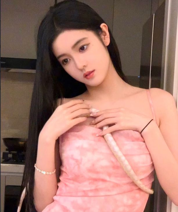 小怡同学控诉孙鑫东偷东西,妈妈劝其息事宁人,男方已被警方带走