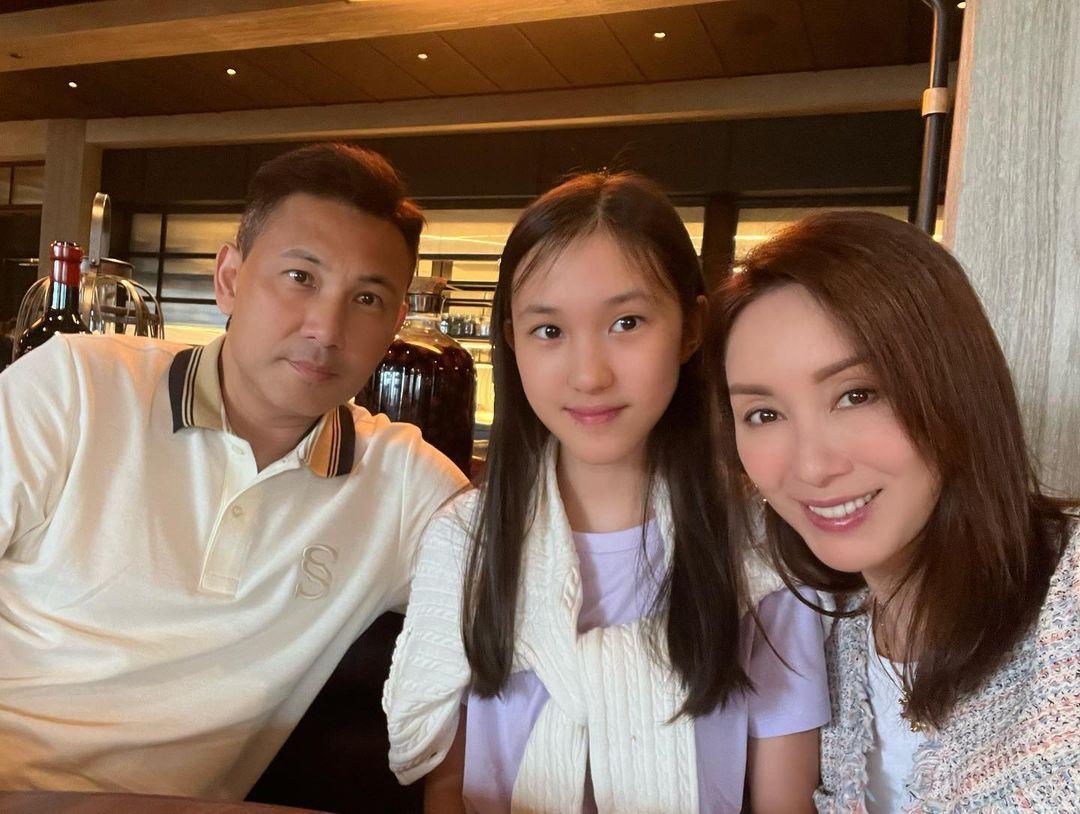 郭可盈|郭可盈林文龙为女儿庆生,13岁林天若亭亭玉立,长相标致超像爸爸