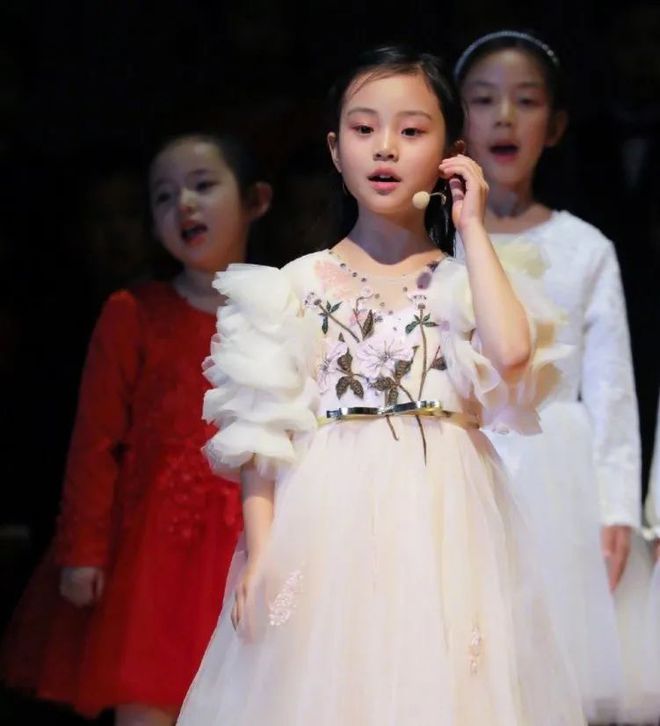 成龙|基因骗不了人!5位明星动脸“改命”,孩子却跟他们整容前一样