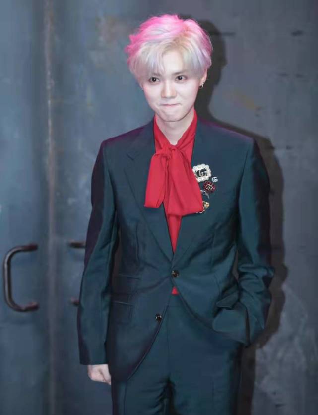 鹿晗|31岁的鹿晗身体代谢年龄只有18岁，出道10年依旧少年感十足