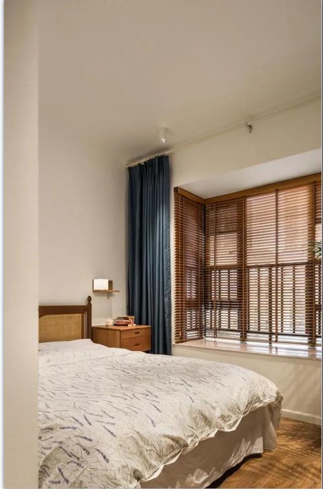 90后夫妻的复古风婚房,全屋不做吊顶,衣帽间里藏浴缸,太美了!