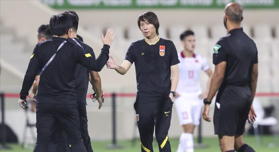李铁|官宣!离开国足1年,足协首次征召李铁!范志毅也录取+职业级标配