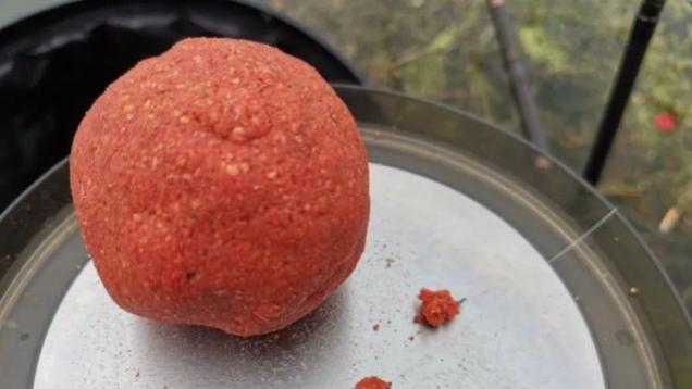 饵料|你拉饵钓鲫鱼为何总钓不多？两个极端不可取，要分场景讲时宜！