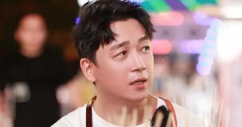 潘粤明|离婚10年后，潘粤明转发前妻晒照近照，当爸的已9年没见过儿子