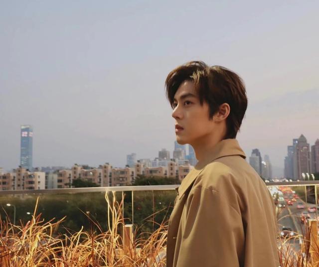 赵雅芝|26岁男星参加酒局，放不开被指鼻子教训