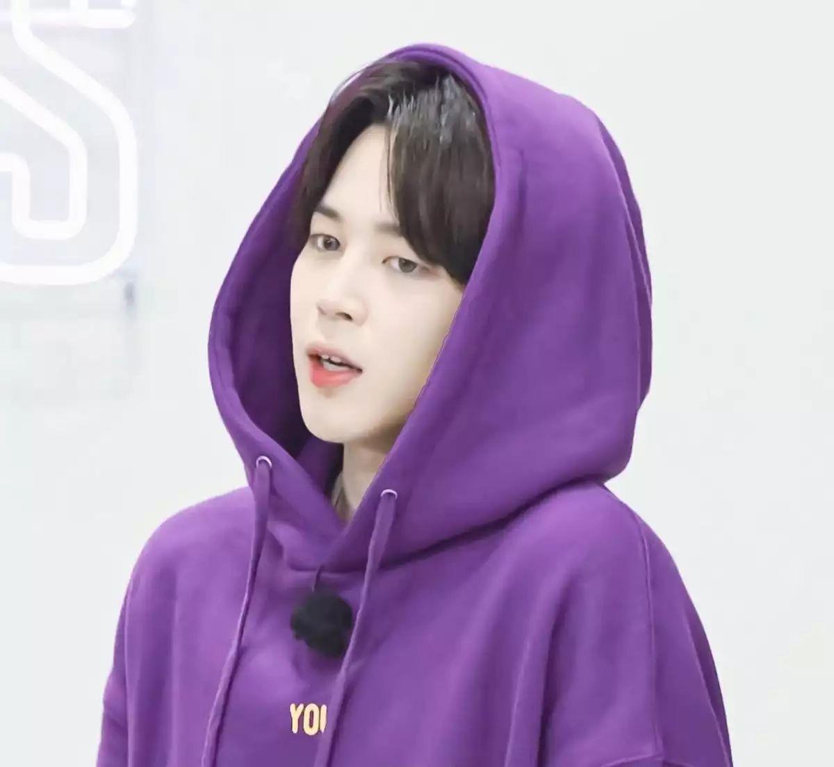 防弹少年团|防弹少年团JIN吃着泡面，网友重点全歪楼！怎么办眼睛只看那里