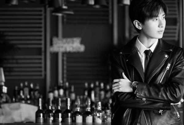 成毅|抓住契机一举走红的成毅，受伤依然坚持拍戏，让粉丝十分心疼