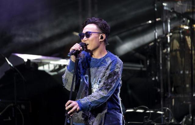 陈奕迅|陈奕迅年底行程公布，将连开18场演唱会跨年，票价曝光诚意满满