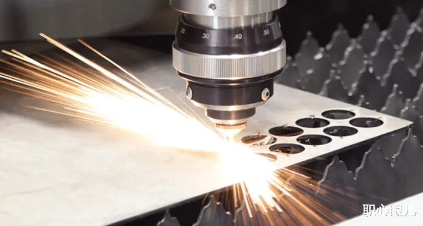 阿里巴巴|凭一块“小石头”让中国领先美国15年,却只拿86元月薪,他图啥?