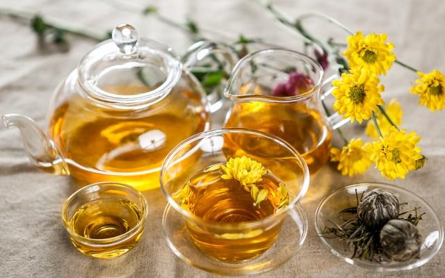 胃炎|李时珍称：菊花加“一物”，连喝一周，排毒清肠肾更强！肤也变白