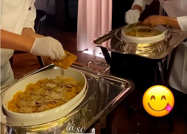 甘比|“卑微阔太”甘比:凭“一颗痣”狂揽400亿,究竟有何过人之处