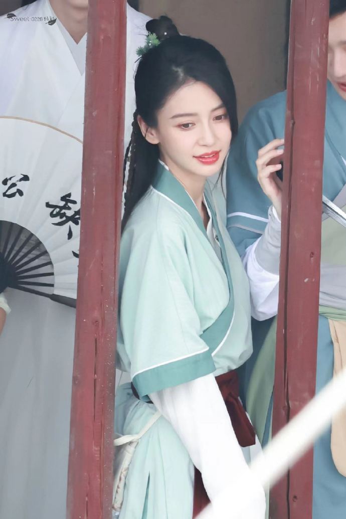 吴彤|唐嫣模仿闫妮！浙江卫视导演吴彤除了cosplay，就不会别的招数吗