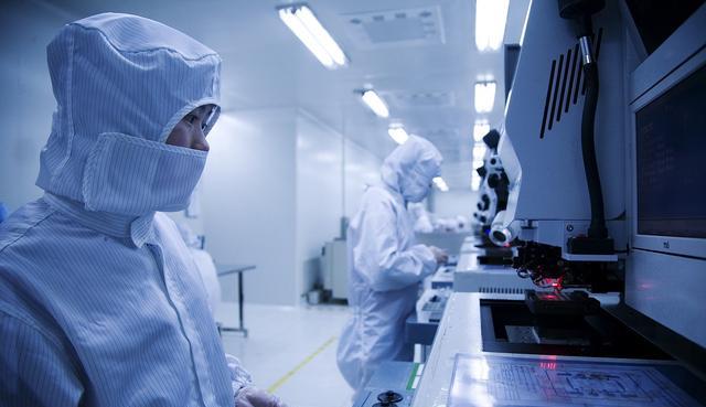 芯片|中国国产高端光刻机崛起,高端芯片实现量产,美国封锁战略失败了