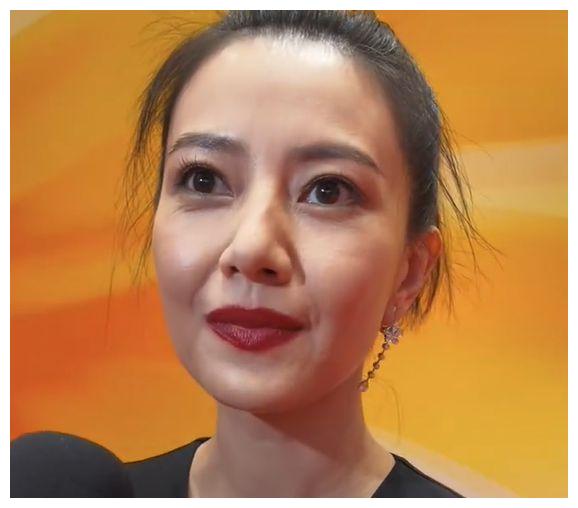 金鸡奖幕后：8位女星真实样貌曝光，高圆圆老态明显，杨颖痘痘肌