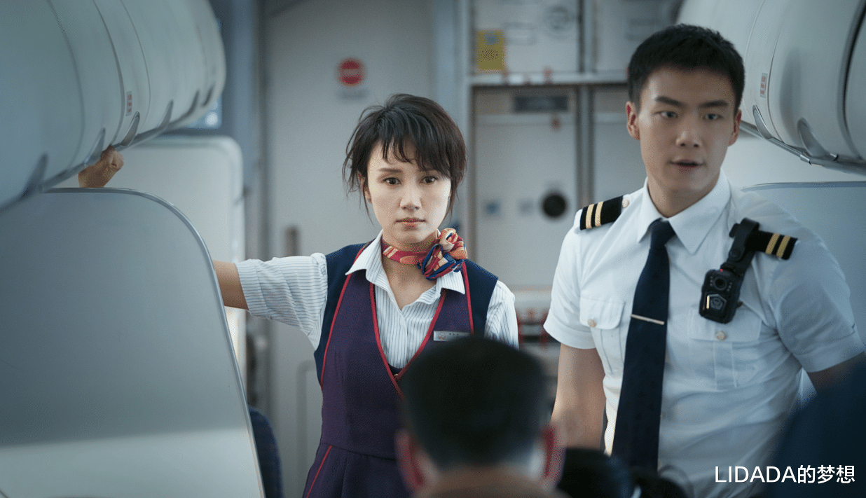 萧芳芳|《玫瑰之战》滤镜磨皮严重,四大玫瑰原本很惊艳,可惜全被毁了