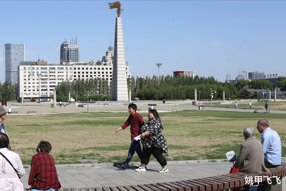 美容 女友太美怕别人抢, 小伙把校花老婆养成330斤, 不能生娃遭婆婆嫌弃