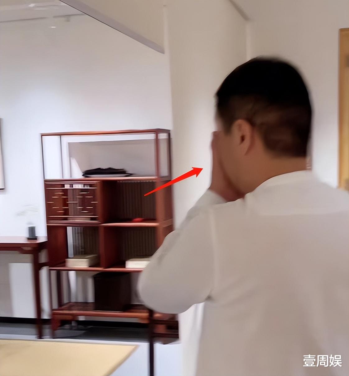 李亚鹏|50岁李亚鹏直播显憔悴，眼袋突出老态明显，网友要求关闭打赏！